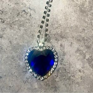 Titanic Heart of the ocean necklace
